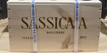 Carica l'immagine nel visualizzatore di Gallery, SASSICAIA 2021 CASSA IN LEGNO DA 6 BOTTIGLIE