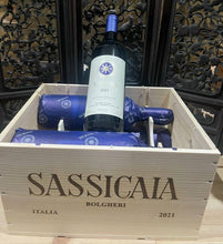 Carica l'immagine nel visualizzatore di Gallery, SASSICAIA 2021 CASSA IN LEGNO DA 6 BOTTIGLIE
