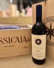 Carica l'immagine nel visualizzatore di Gallery, SASSICAIA 2019 CASSA IN LEGNO DA 6 BOTTIGLIE
