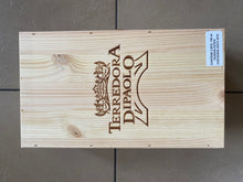 Carica l'immagine nel visualizzatore di Gallery, TAURASI D.O.C.G “FATICA CONTADINA” 2015 COFANETTO IN LEGNO DA 2 BOTTIGLIE