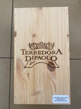 Carica l'immagine nel visualizzatore di Gallery, TAURASI D.O.C.G 2013 “PAGO DEI TUFI” CASSETTA IN LEGNO DA 2 BOTTIGLIE