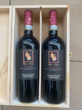 Carica l'immagine nel visualizzatore di Gallery, TAURASI D.O.C.G 2013 “PAGO DEI TUFI” CASSETTA IN LEGNO DA 2 BOTTIGLIE